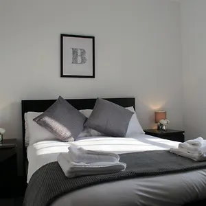 Unique 3 Bedroom Modern Penthouse Apartment