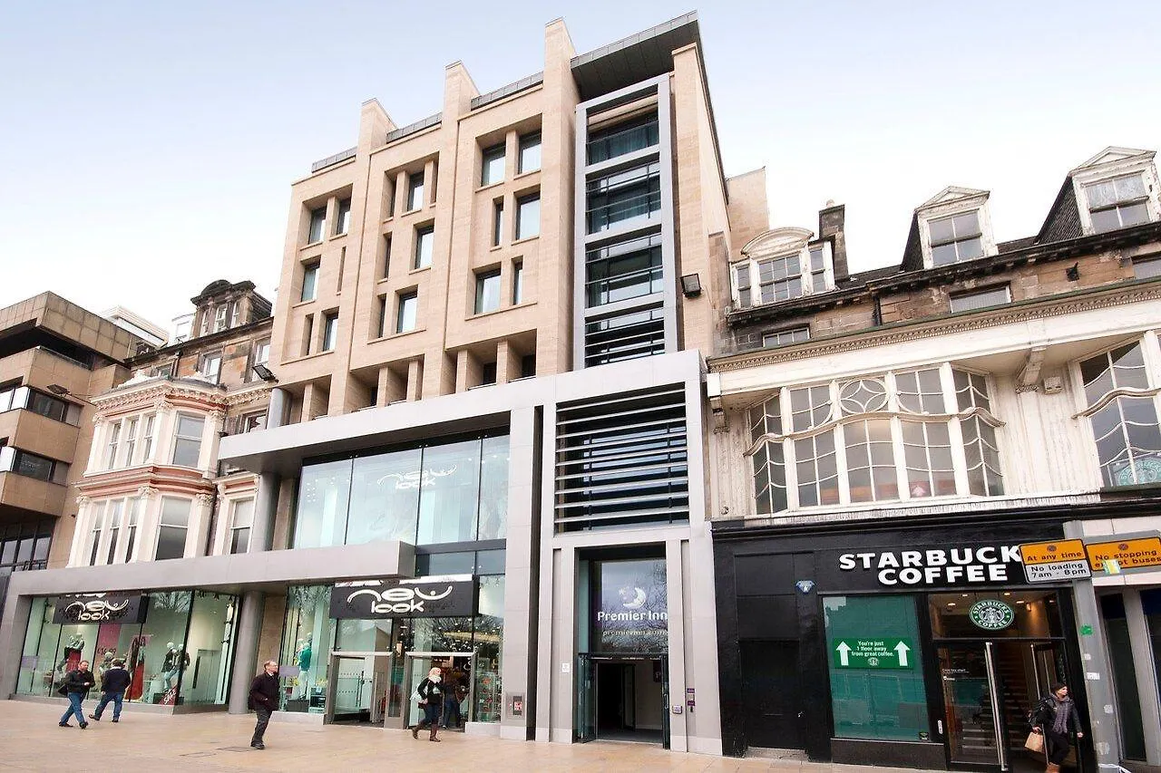 Premier Inn Edinburgh Princes Street location