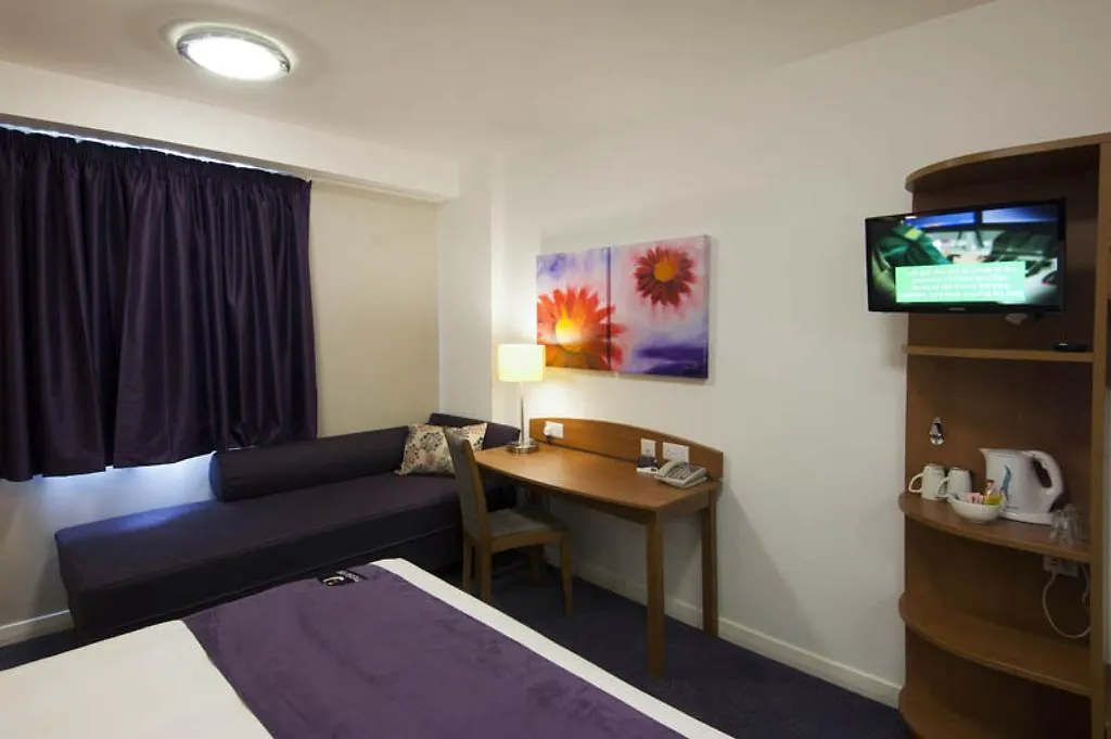*** Hotel Premier Inn Edinburgh Princes Street United Kingdom