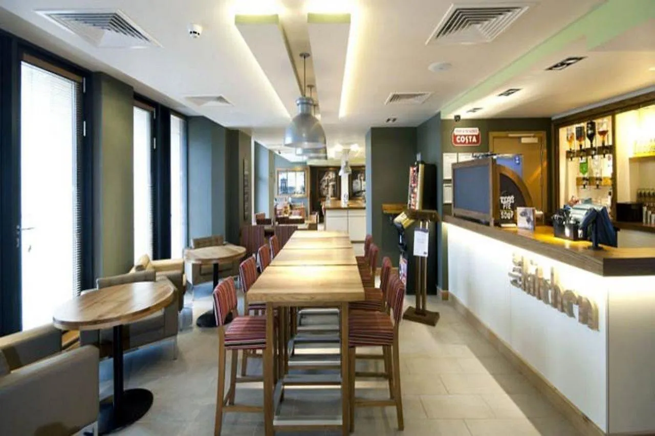 Premier Inn Edinburgh Princes Street Hotel